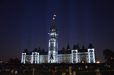 Parlamentsgebäude bei Nacht